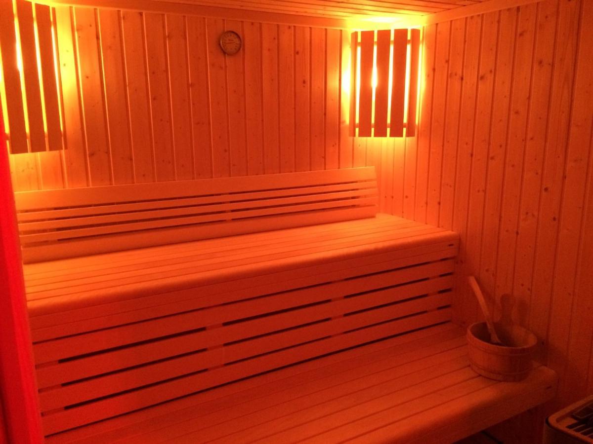 Beaussais Sur Mer 마누아 드 라 로저레이스 앤 스파 B&B 외부 사진